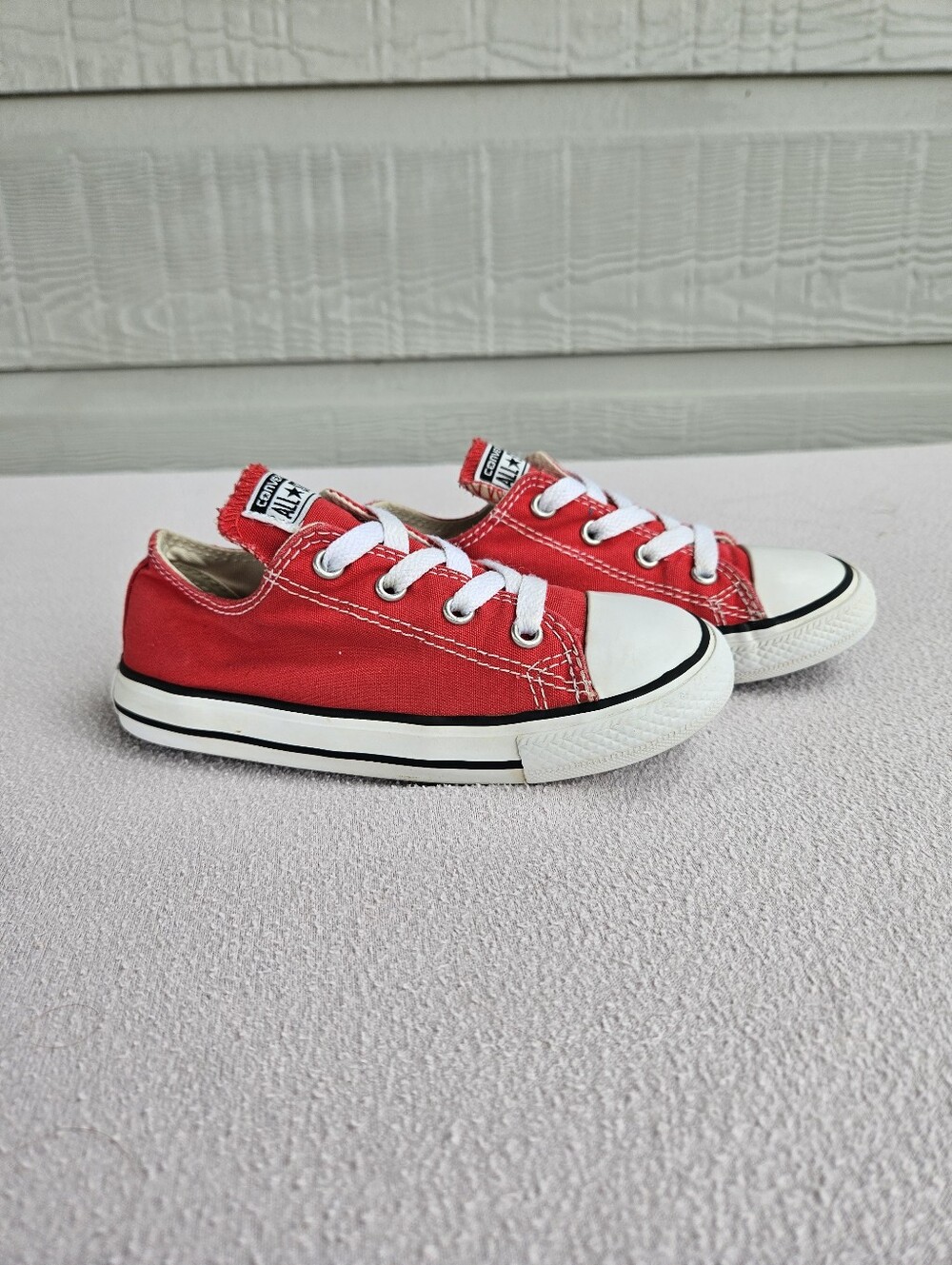 Converse CTAS Red Low Top Canvas Sneakers Kids SZ 10 Skate Athletic School